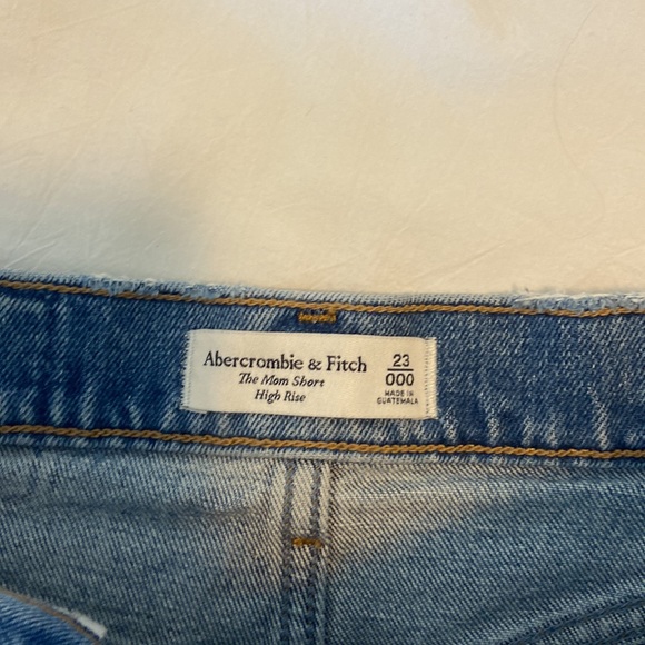 Abercrombie High Rise Mom Short - 000/23 - Picture 3 of 6
